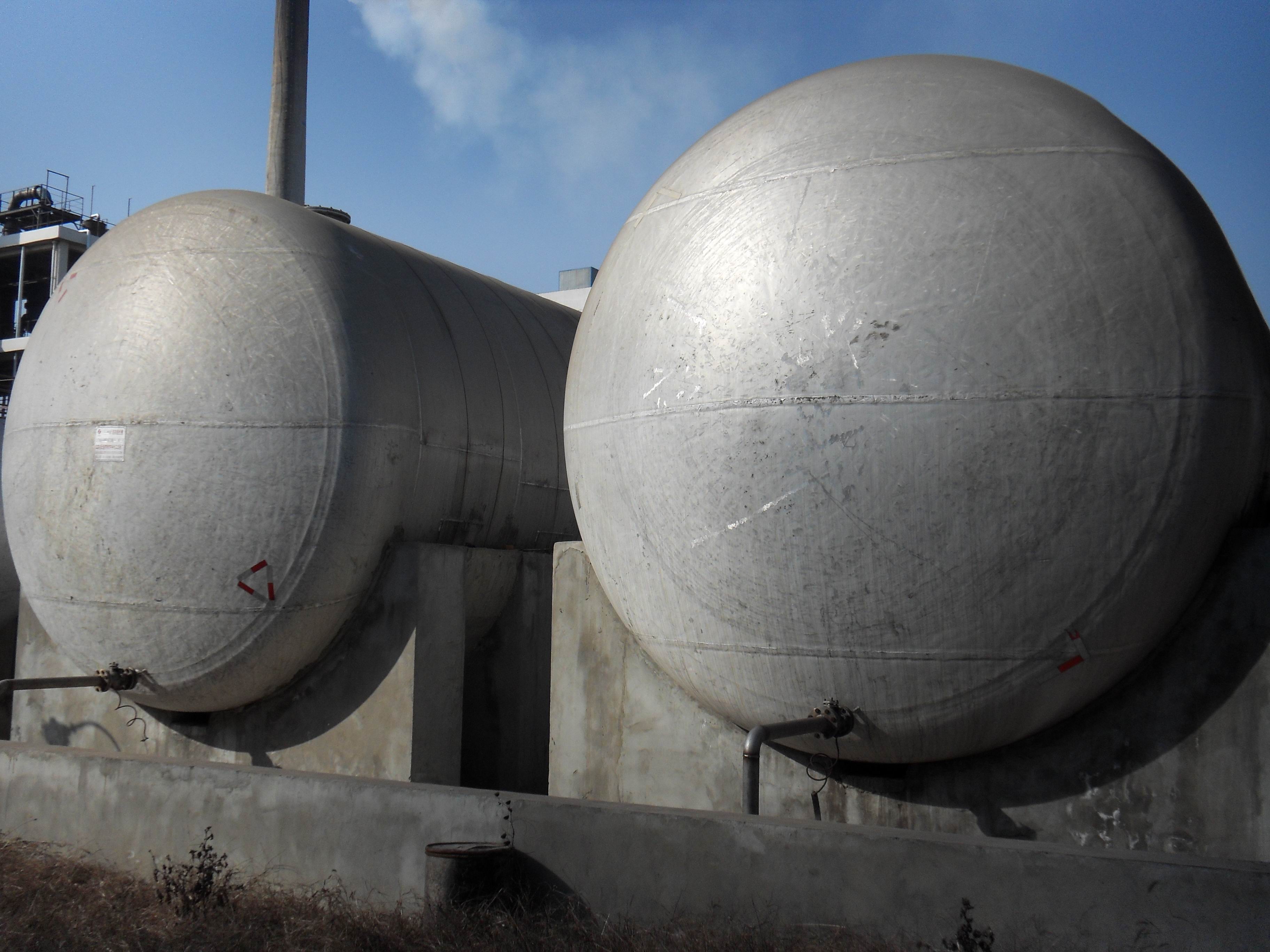 八(bā)一化工360立方硝酸(suan)儲罐